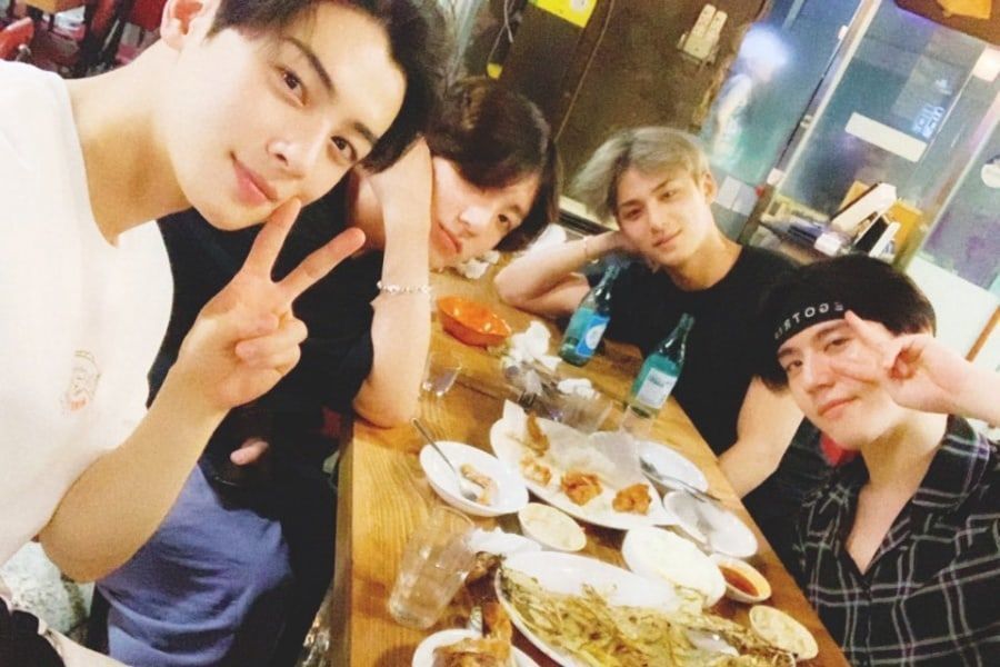 pcymoone's tweet photo. En esta cuenta staneamos a la 97Line porque por ellos me enamoré más de Jungkook bonito uwu https://t.co/7hfe22bkfV