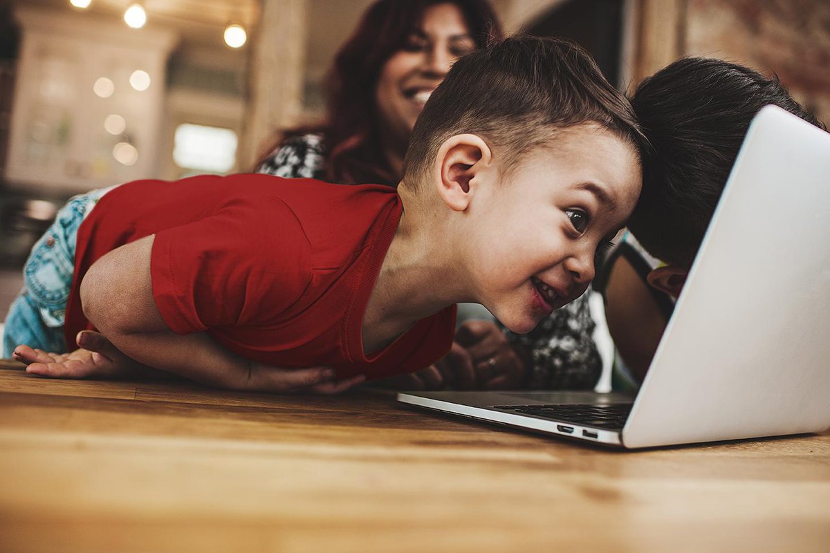 McAfee's tweet photo. Keyboard snooping 👁 is the latest and frankly, one of the craziest, ways hackers are trying to steal passwords. Learn more about this scheme and how to protect yourself.#SecureMyLife https://t.co/I7Rs01AfQp https://t.co/2q7Jn3bQ4F