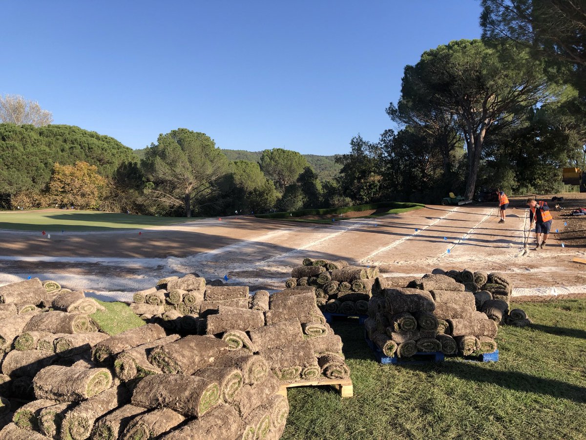 Day 25, weather fantastic @TurfgrassC @michael_gorman_ <a href="/sbyrne1969/">Stephen Byrne</a> <a href="/CyprienComoy/">Cyprien Comoy</a> <a href="/MJAbbottLtd/">MJ Abbott Ltd</a> <a href="/opalrex/">mike heath</a> <a href="/fescuelandscape/">Fescue Landscapes Ltd</a> <a href="/bikenumber21/">anthony brooks</a> <a href="/Steviewonder0/">Steven</a> <a href="/AdamFroggatt2/">Adam Froggatt</a> <a href="/RTJ2GolfDesign/">RTJ2 Golf Design</a>