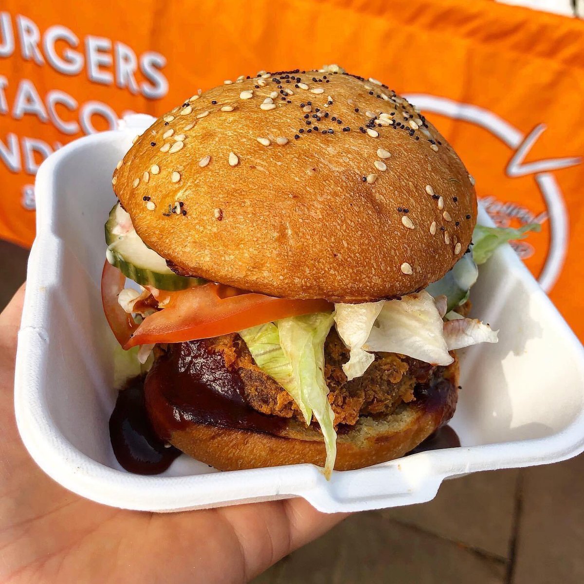 StreetDiner's tweet photo. We’r back @plusxspac with a great little Wednesday line up. Authentic souvlaki, delicious plant based burgers and mouthwatering brownies to fill you up and make your midweek taste better. Join us for lunch. Grab and go with something special 😋 #brighton #hove #sussex https://t.co/bJ4xuXcSF9