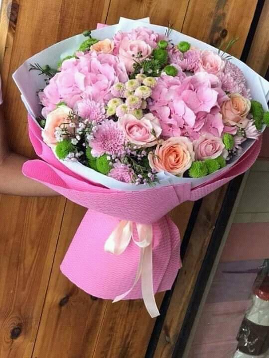 إنَّ الصلاةَ على النَبِي غَنِيمةٌ من حَازها حازَ الكرَامةَ وامتَلك فُز بـِالصلاةِ عَلى النَبي مُرددًا صليَّ عَليهِ اللّه مَا دارَ الفَلك  صلُّــوا عليــه وسلِّمــوا تسليماﷺ          ❁ ❁ ﷺ ❁ ❁