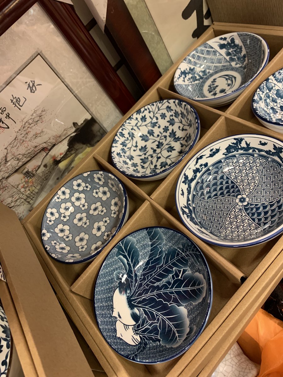 asiatowncle's tweet photo. You can find these beautiful boxed sets at R&R Gift Shop or Sisters Gift Shop in Asia Plaza! Bowl sets, tea sets, and more. 📍 2999 Payne Avenue #shopsmallcrawl #SmallBusinessSaturday https://t.co/Yt0u6Xv5wV