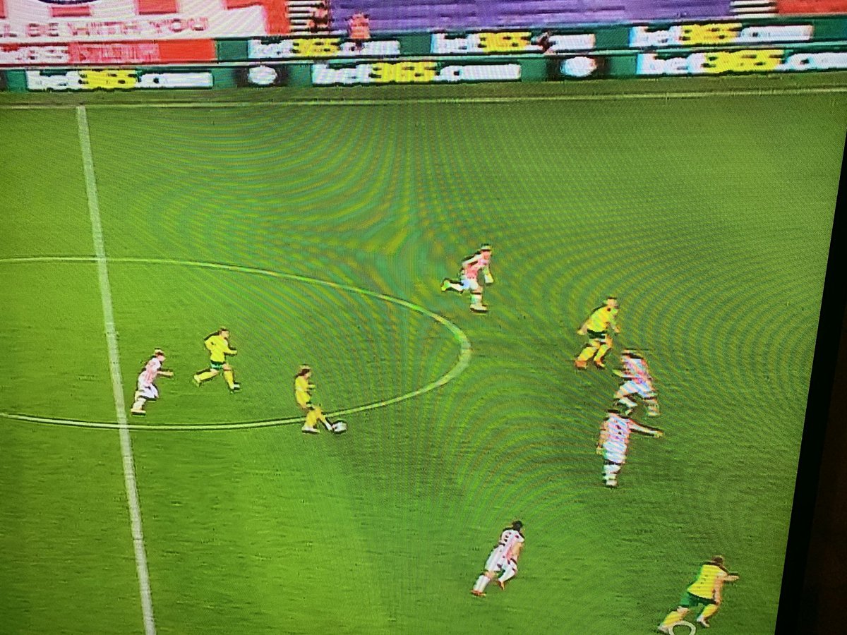 Whilst I can’t draw the lines like VAR, Pukki looks onside for his second. #ncfc
