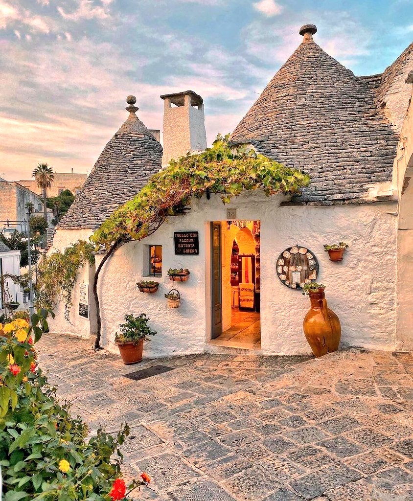 In South Italy people usually eat very late😱 circa at 22/22.30 🥘🥗🫕

#24Noviembre #Travel #travelphotography #NaturePhotography #weareoneEXO #matrimonioaprimavistaitalia