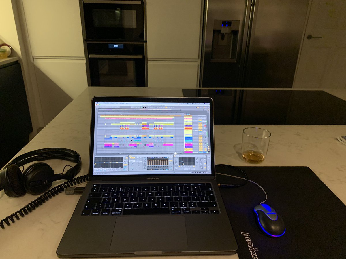 COMEBACK tune is done. No studio anymore, kitchen beats! It’s a banger too #basshouse