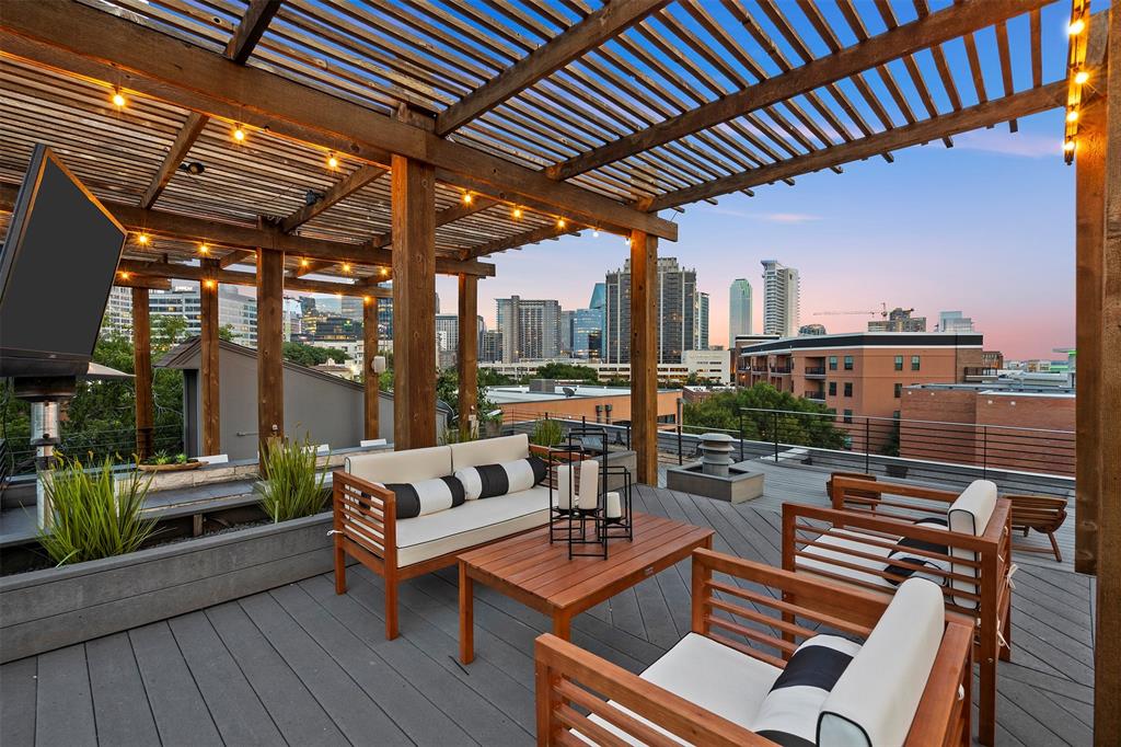 foundersre's tweet photo. Which multi-million dollar backyard is your tour favorite? 1, 2 or 3?

Each of these is within Dallas county and worth anywhere from $2 to $3 million!!!😮😮😮 https://t.co/5U15ZeRQrq