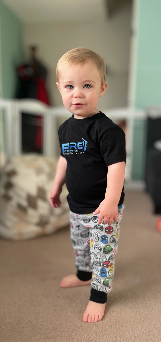 FireCornhole tweet media