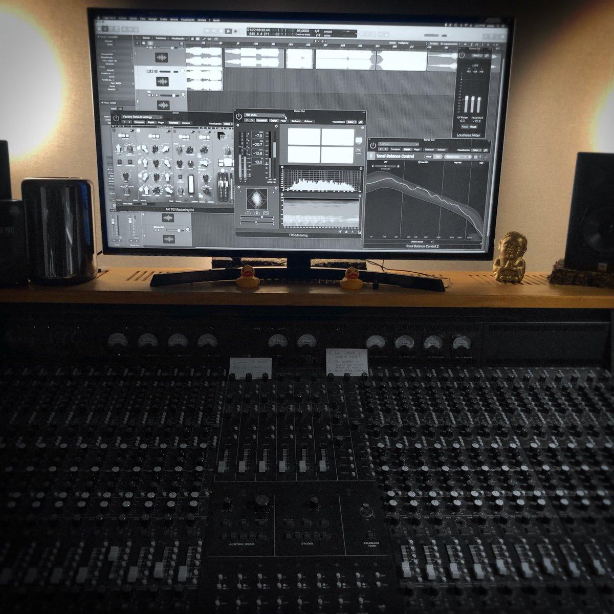 RANrgr's tweet image. Masteritzant a @yayaya_tv sorpreses de #SoundBubble amb:

Armor
@GuilliamSons 
Antiqua Deorum
Jomol @joanmoligilb 
Lâvern @abusland 
@CrO2bcn 

#ranroger #soundART #music #flute #flutes #flauta #musicproduction #produccionmusical #estudiomusical #musicstudio