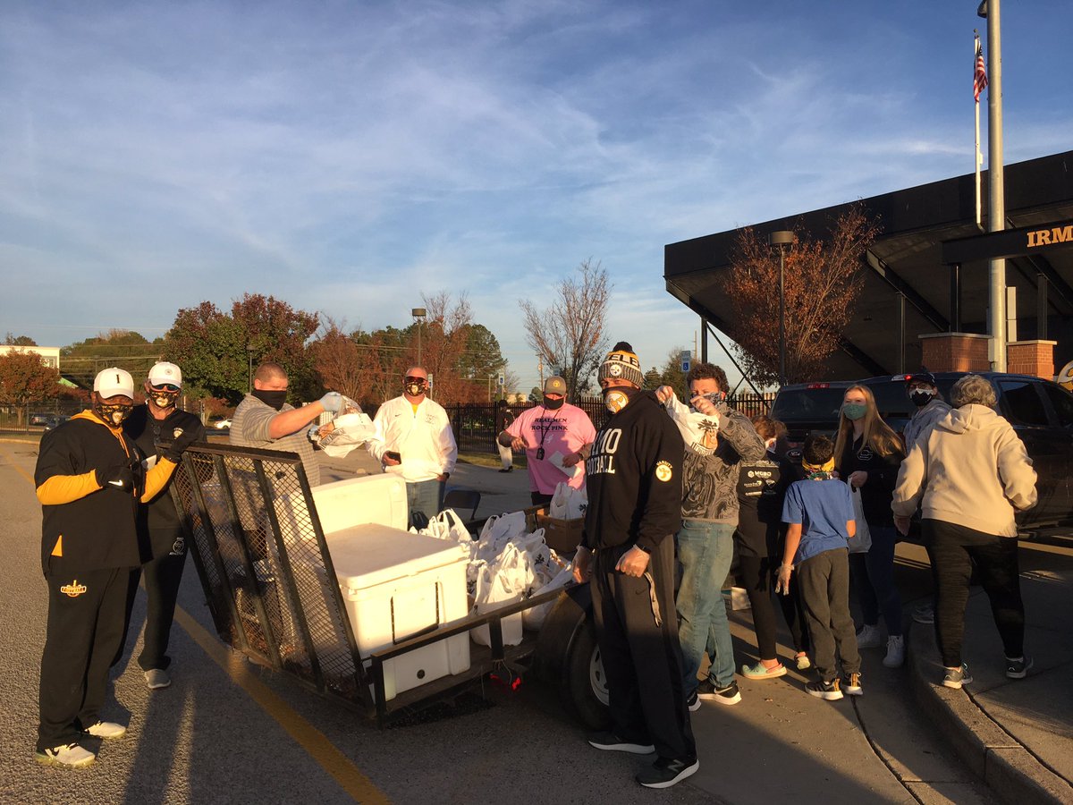 IrmoHigh's tweet photo. Irmo Yellow Jacket Club turkey fundraiser pick up is happening now! 4:30 to 6:30 today if you have pre-ordered your Hudson’s smoked turkey. Yum! https://t.co/MHWxkBRgJ5