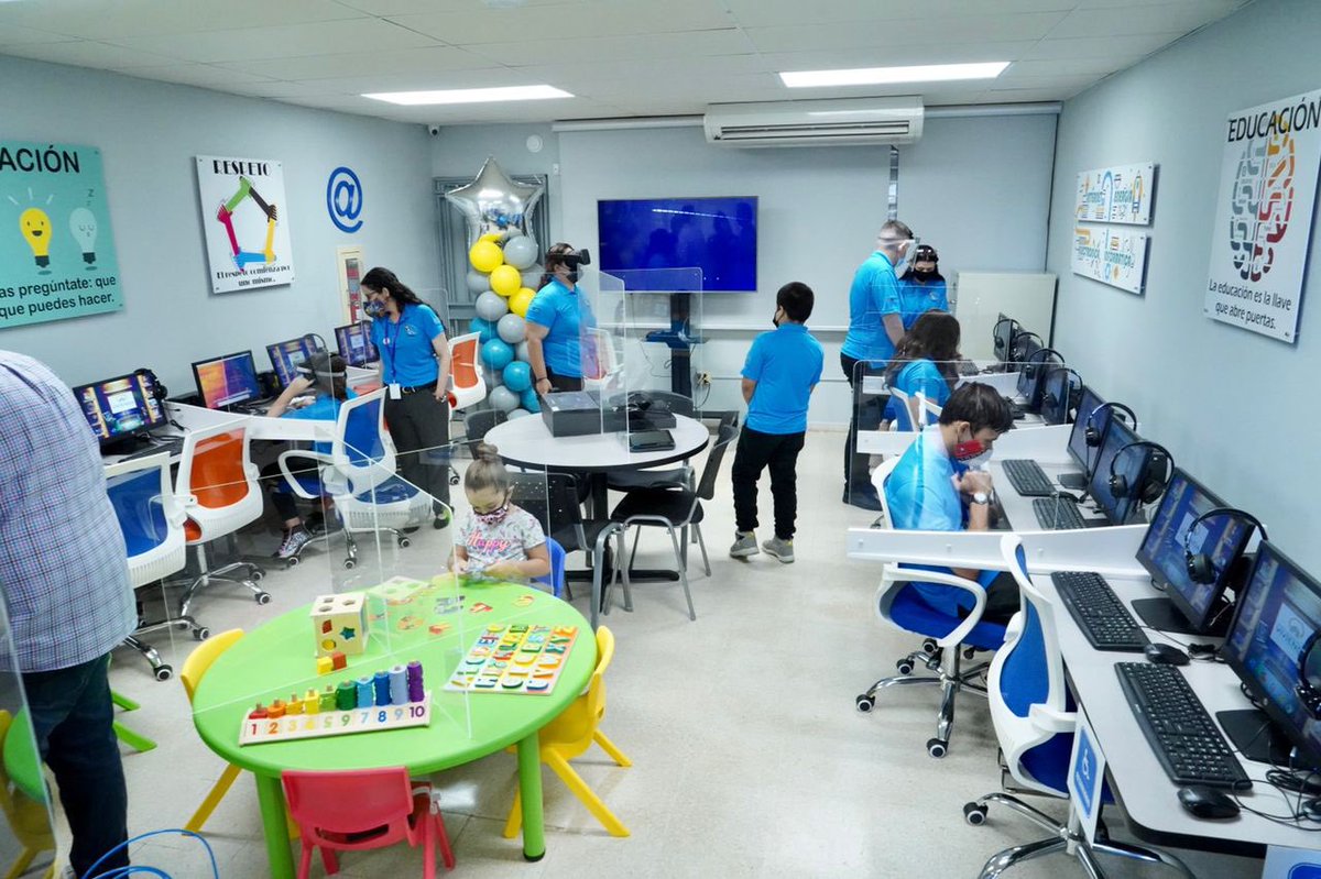 William_AVP's tweet photo. La meta es que cada residencial tenga un Centro Educativo y Tecnológico para beneficio de toda la comunidad. Hoy, también, inauguramos uno en #Quebradillas en el residencial Francisco Vigo Salas. Más herramientas para promover el acceso de cada estudiante. #AVPcontigo https://t.co/Q1QxWzV084