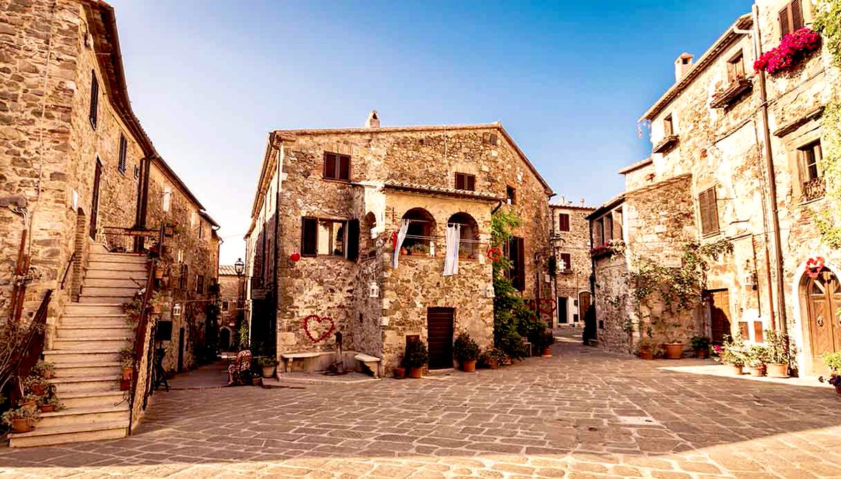 Love this typical medieval borgo in Tuscany ... 💘📸 is Montemerano😍

#photo #travelbloggers #photography #SundayThoughts #SundayBrunch #SundayGloriousWord #sundayvibes #photographers #travelblogger #TravelTuesday