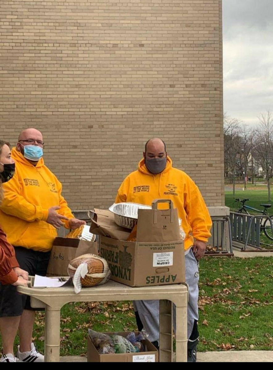 LockportP's tweet photo. Delivering Thanksgiving meals collected by the Teachers and Administration of Lockport High School https://t.co/qYstsjQpgv