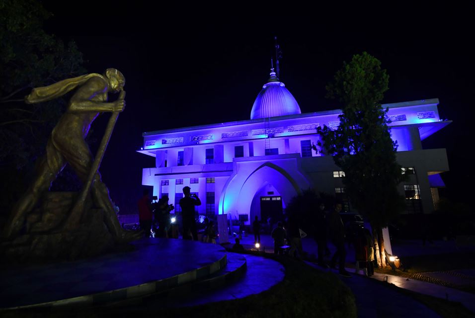 Gandhi Mandap museum is seen lit in blue on the occasion of the World Children’s Day in Guwahati on November 20, 2020 as part of a campaign for children's rights during the Covid-19 coronavirus pandemic. Biju BORO / AFP https://t.co/ZXZ5w8NPje