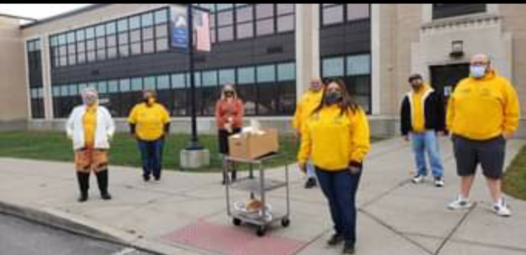 LockportP's tweet photo. Delivering Thanksgiving meals collected by the Teachers and Administration of Lockport High School https://t.co/qYstsjQpgv