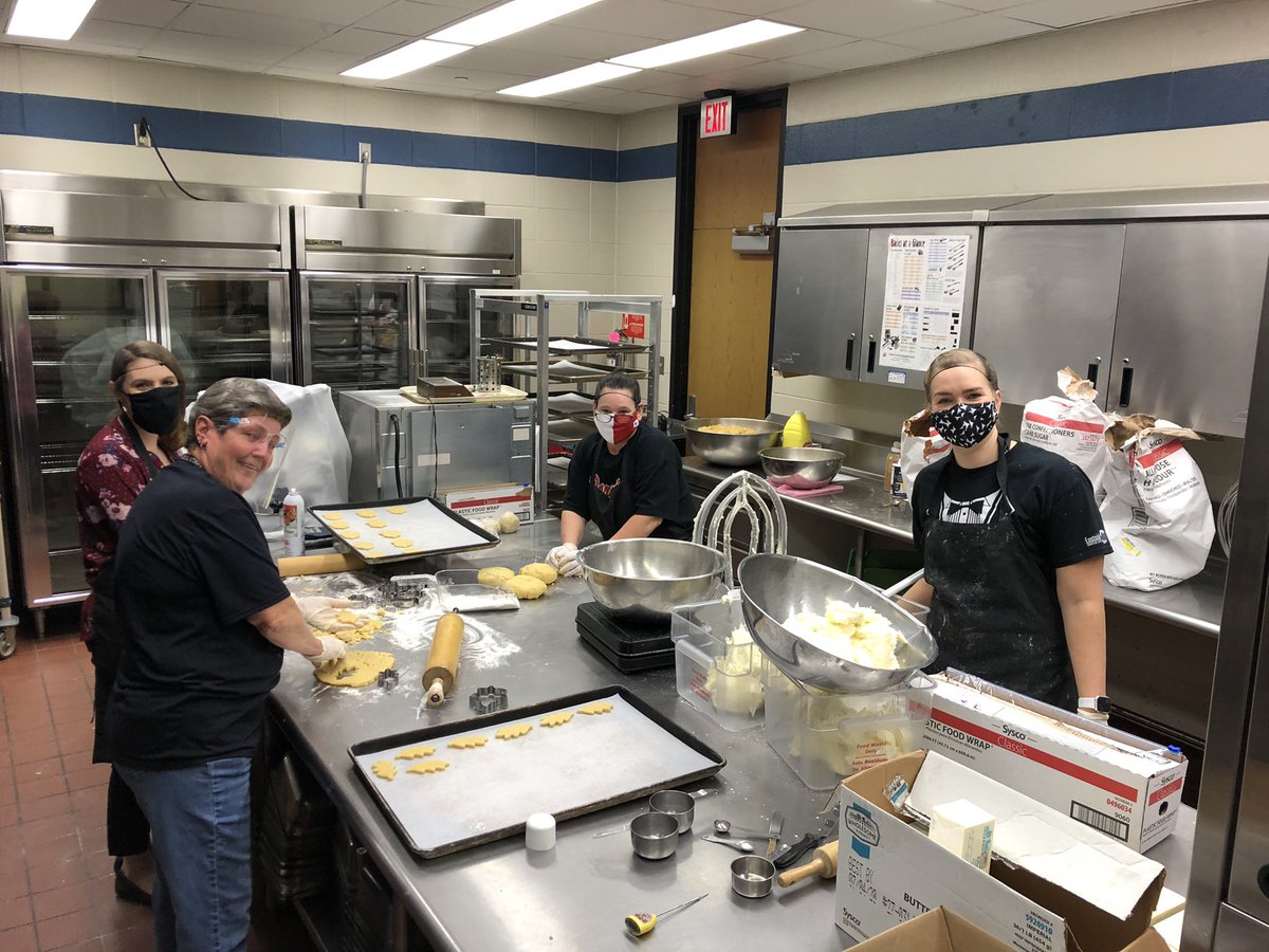 FoodGccs's tweet photo. Had so much fun the last couple days baking for our first annual bake sale!!  @Aramark @GCCSchools https://t.co/4rPxOM1tEM