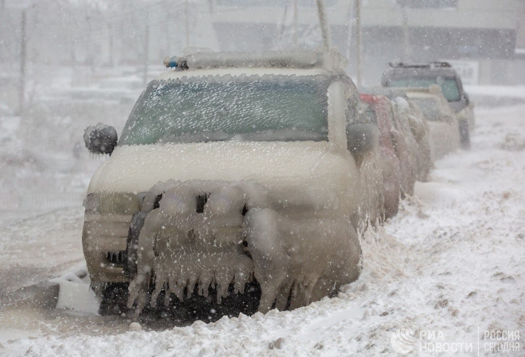 замерзший город. последствия мороза в россии. сильные морозы в россии. суровая зима фото. влияние низких температур на организм.