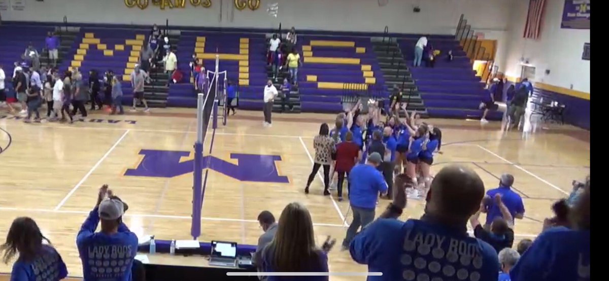 They did it in 5!! So proud of you <a href="/WHSladyroovb/">Lady Roo Volleyball</a> !! Never gave up! Keep fighting!! 💙🏐💙 #RooPride
