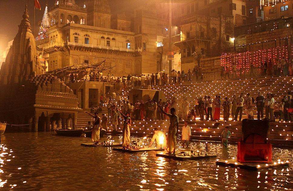  #ThreadMANIKARNIKA GHAT is one of the oldest and most sacred Ghat on the bank of Ganga in Varanasi.Mani means Gem & Karnika mean ears rings.It is believed that one can attain Moksha after the Daha Sankar at Manikarnika Ghat.And also said that the death becomes painless here.