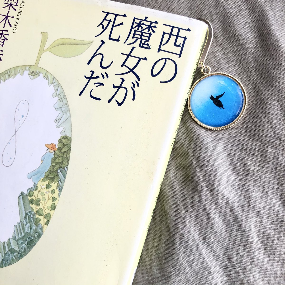 ふふふ、先日新しく紹介した風景画の栞、たくさんつくっちゃった。。。☺️

なのでECサイトの登録している在庫数をそれぞれ増やしました✨(全10種類)

これから寒い季節、お部屋の読書のお供にいかがでしょうか?
10種類の一覧はリンクから⬇️

#読書 #読書の秋 #本好きな人へ 