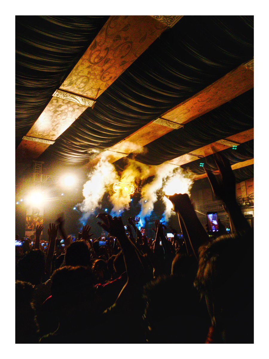 clikith17's tweet photo. All shot on iPhone.
It’s amazing what we can create with these pocket sized devices these days!
@Apple @moment @tim_cook @HomeToCreators
#ShotOniPhone #momentlens #shotonmonent #lowlight #vibes #coorgcliffresorts #divineconcert #Bangalore #nightlife #nightsight #iPhone11 https://t.co/O5W7hiJv4X