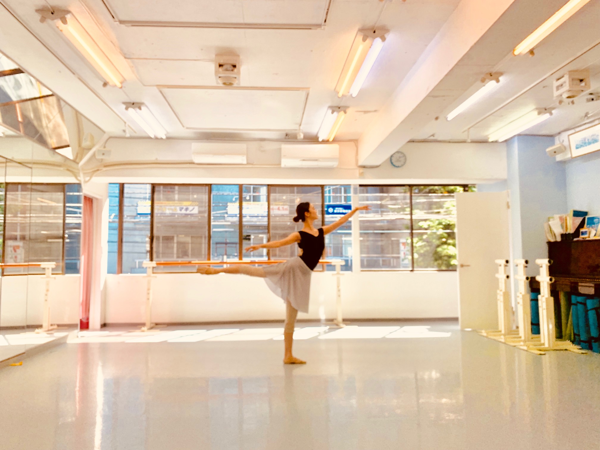 大人バレエ モダンバレエ ポールダンス Y De One ワイデワン 本日の近藤朱夏先生クラスは ガムザッティの バリエーションの音楽で易しい振付を踊りました 次回12 23 水 11 15は くるみ割り人形 より金平糖の精のvaの音楽で 簡単にアレンジした振付