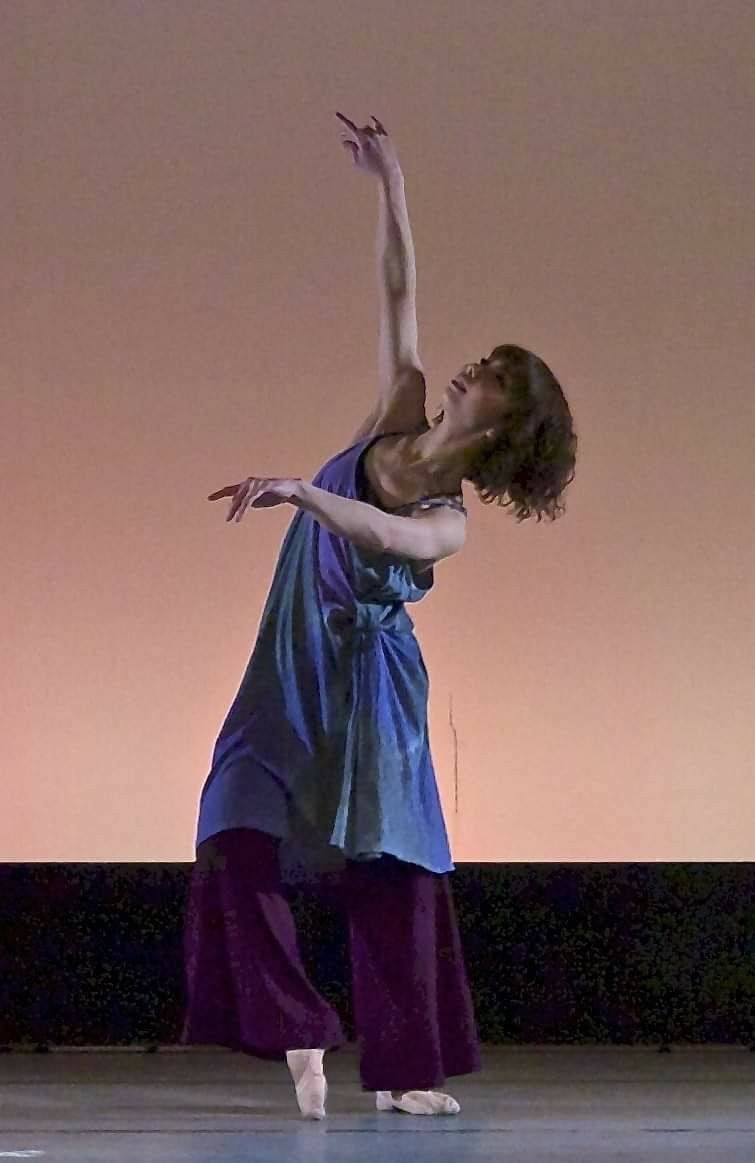 大人バレエ モダンバレエ ポールダンス Y De One ワイデワン 高田彩佳先生のモダンバレエレッスンは 月曜19 30 入門 基礎 金曜11 00 入門 高田彩佳 モダンバレエ ダンサー バレエダンサー バレエ モダンダンス コンテンポラリーダンス