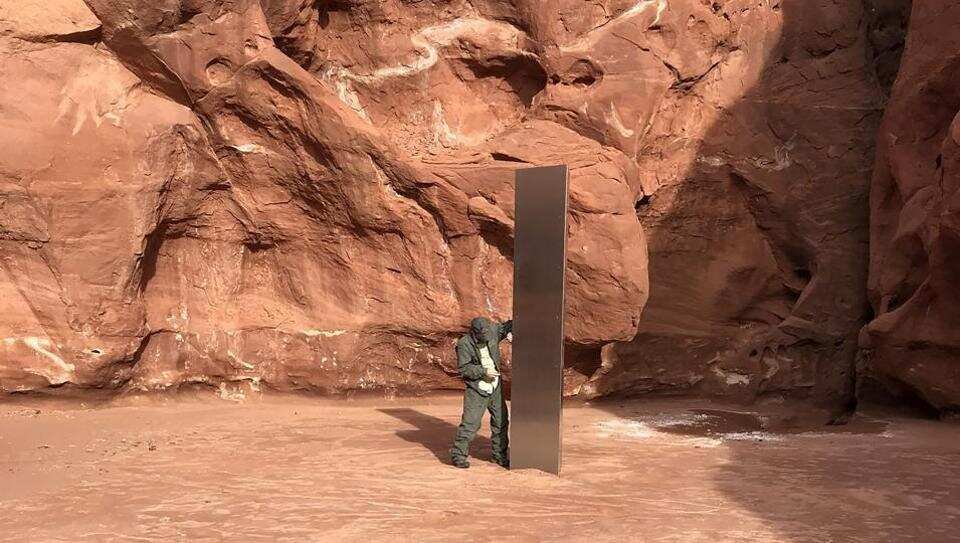 htTweets's tweet photo. Shiny and mysterious metal monolith found in remote Utah desert area leaves officials baffled

https://t.co/pIk2T4EeUo https://t.co/fDhCJiTbQP