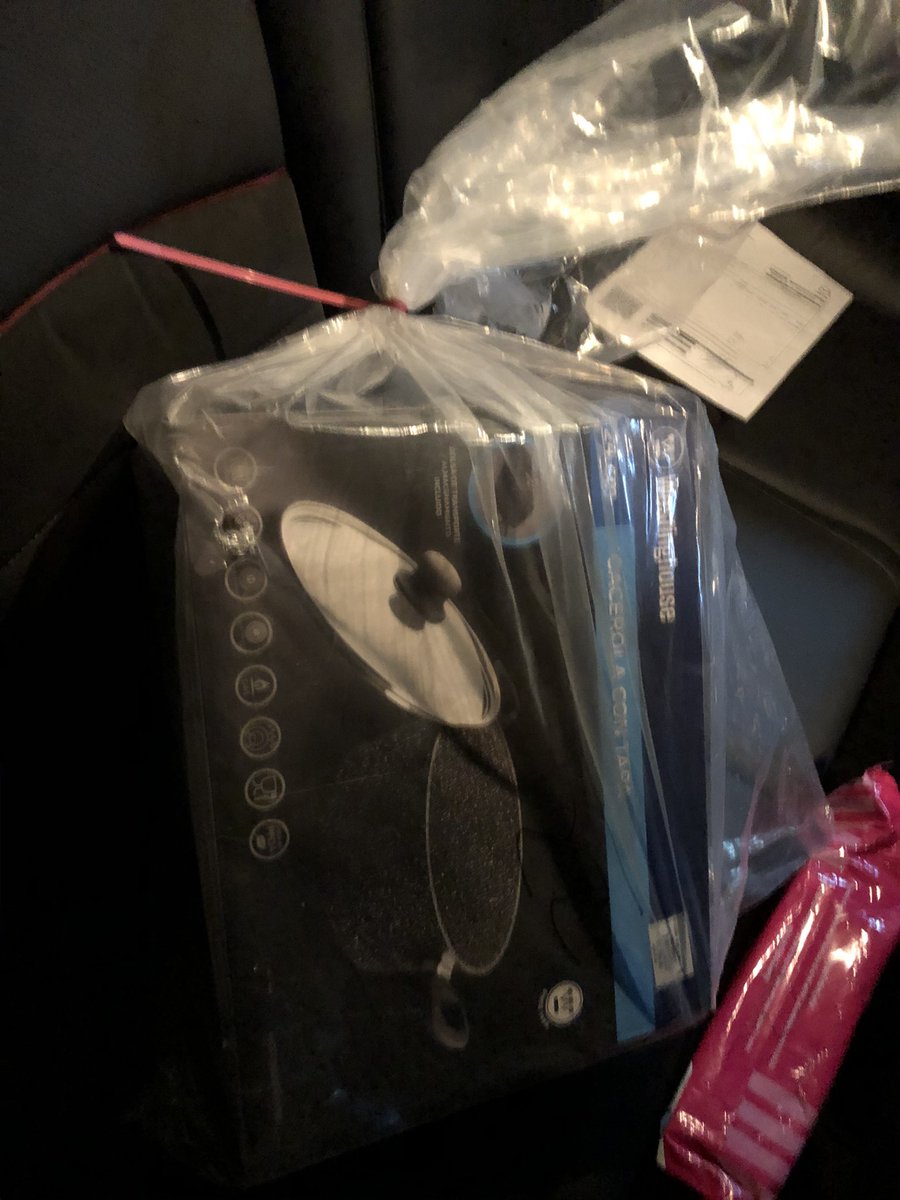OrlyBraverman's tweet photo. @liverpoolmexico es una pena recibir de esa forma un regalo de bodas. Ayer recibí esto y aparte que lo recibí en este estado no se pudieron tomar la molestia de quitarle el precio. #ESUNAPENA  Muy mal servicio https://t.co/StCYqbL5Gs