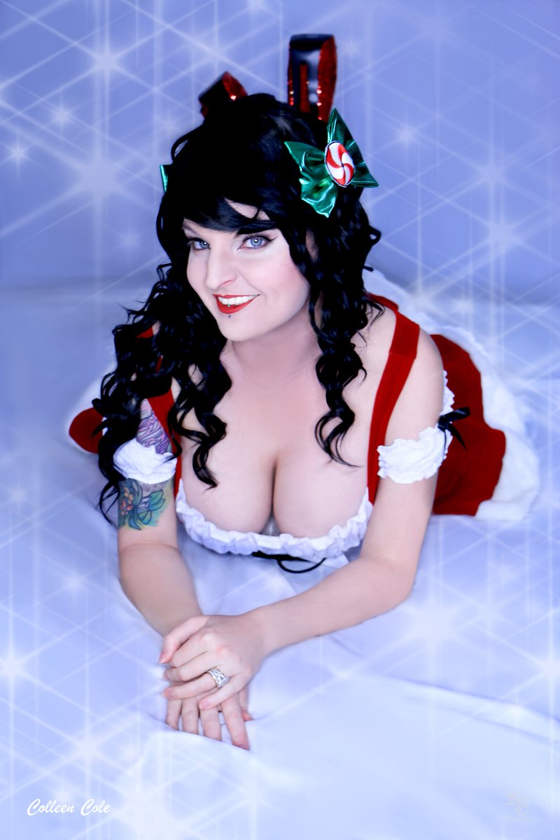 ColleenCModel's tweet photo. Holiday sale on my website for all prints from now til Monday! 25% off with the code HOLIDAYS
βοΈ
https://t.co/1ZONrFGRau
βοΈ
#cocoshollow #commandingcosplayllc #sale #blackfriday #smallbusinesssaturday #cybermonday #cosplay #cosplayprints #cosplayer #cosplayersofinstagram https://t.co/32FdjeGYwC