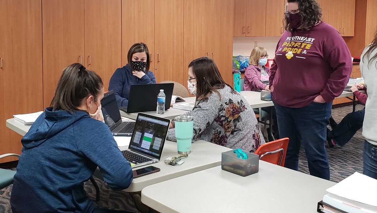 SE_LCcrew's tweet photo. Giving it their all during Early Release professional learning. Thankful for this talented and hard working group of teachers! Enjoy Thanksgiving break! Rest, relax and recharge! ❤💛❤💛🦃 #PowerfulPiratesLiteracy
#collaboration
#PirateFamily https://t.co/1CjUnrWMN3