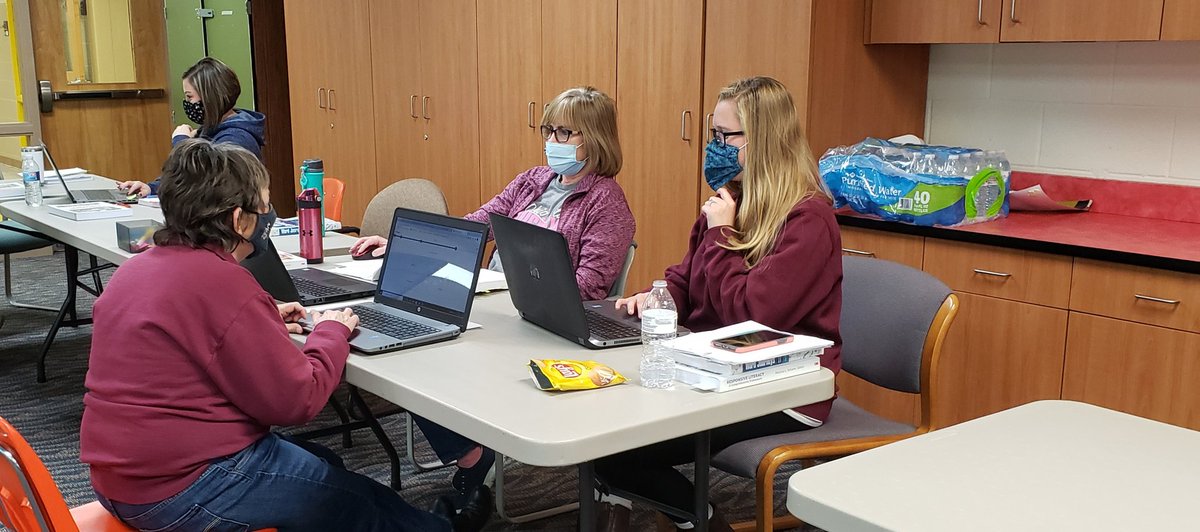 SE_LCcrew's tweet photo. Giving it their all during Early Release professional learning. Thankful for this talented and hard working group of teachers! Enjoy Thanksgiving break! Rest, relax and recharge! ❤💛❤💛🦃 #PowerfulPiratesLiteracy
#collaboration
#PirateFamily https://t.co/1CjUnrWMN3