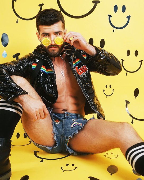 Had to stay in your "Happy Place" all 2020 ? 30% OFF ENTIRE SITE Use Code: DICKTHEHALLS @NixRisen https://t