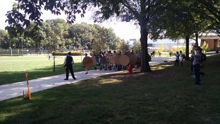 ScriptaPuella's tweet photo. @kataplexis @Roelkonijn Happy to do! I have my Warfare in the Ancient World kids make cardboard shields for a hoplite and Roman legion practicum. Here are the UMBC hoplites defending the pass of Thermopylae from my colleague @TimothyPhin and his Persians. 1/ https://t.co/KZYz3L6hFf