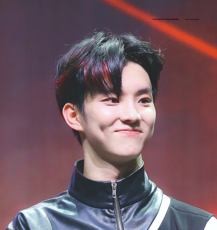  #TheBoyz Ji Changmin's cutest dimples; the most adorable thread