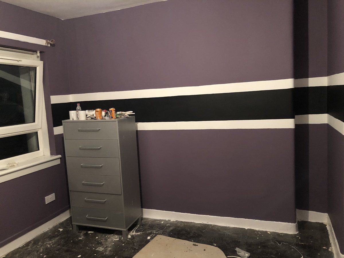 Decorating in my brother bedroom for four days project I had, Lewis said he want get decorating his new room of his favourite ice hockey team is Glasgow Clan so i decided to paint with their team colours to make it look interesting 🏒🟣⚪️⚫️<a href="/ClanIHC/">Glasgow Clan 🏒🏴󠁧󠁢󠁳󠁣󠁴󠁿</a> <a href="/EliteIceHockey/">Elite Ice Hockey</a>