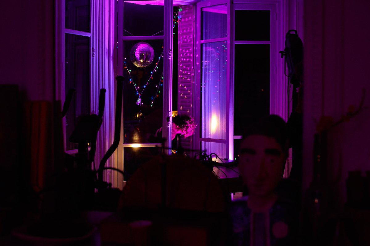 DiscoBalcons's tweet photo. Vendredi dernier à 20h, #Dalida nous a fait la surprise de sa venue « dans la ville endormie » sur la Place Constantin Pecqueur à #Montmartre, retrouvez les photos de cet événement magique ici :

https://t.co/jNIt0LFX23

(photos par Soraya RAMS et Théophile PARAT) https://t.co/RI8WOYbiYe