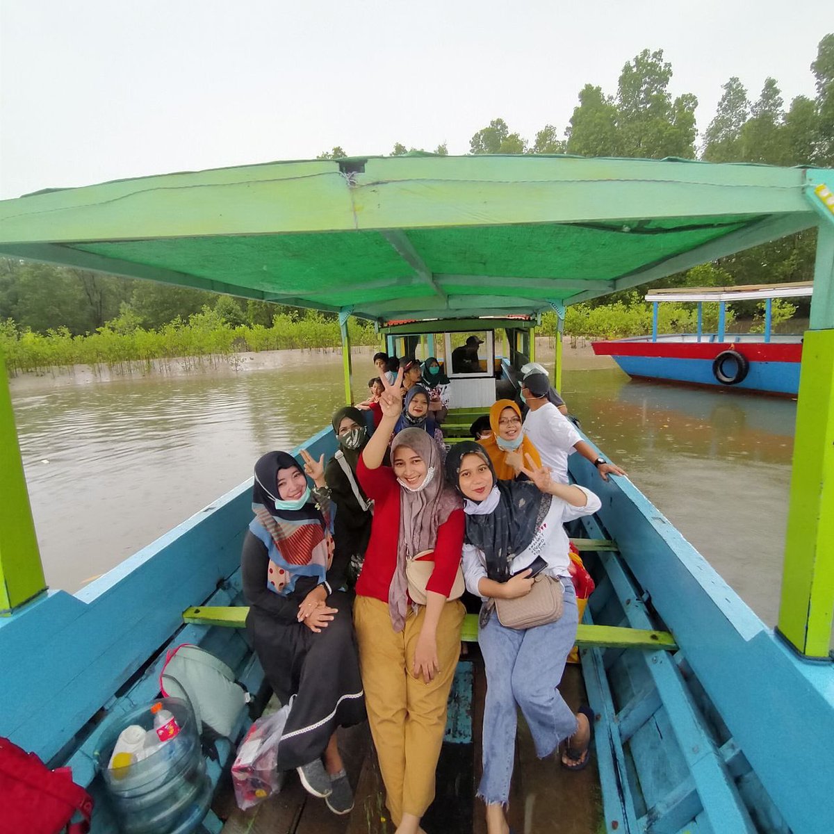 Miasih81's tweet photo. Keseruan mak2... Yg gk mau klah sm gadis2 yg didepan😘😘😘😘piknik tipis2 jarx.... https://t.co/ZaJ0IP4LXU