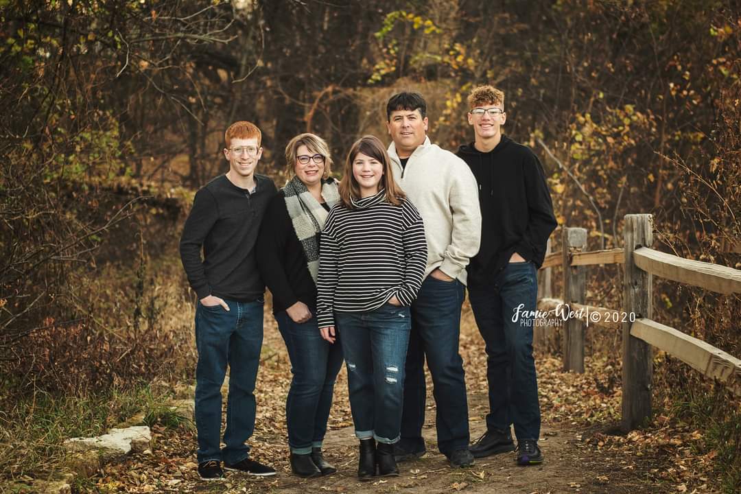 famiewest's tweet photo. I just love the colors of fall with these gorgeous families! Lots of laughs with the Truman fam! https://t.co/LWt3wEcfRC