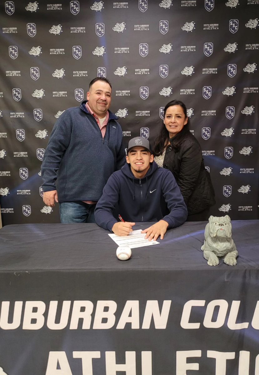 Ulyssesmunoz7's tweet photo. I am excited to announce my commitment to South Suburban College to further my academic and baseball career!! A special thank you to my family, friends and coaches that helped me get where I am today.  
#D1JUCOBANDIT https://t.co/AB2tv4PQxa