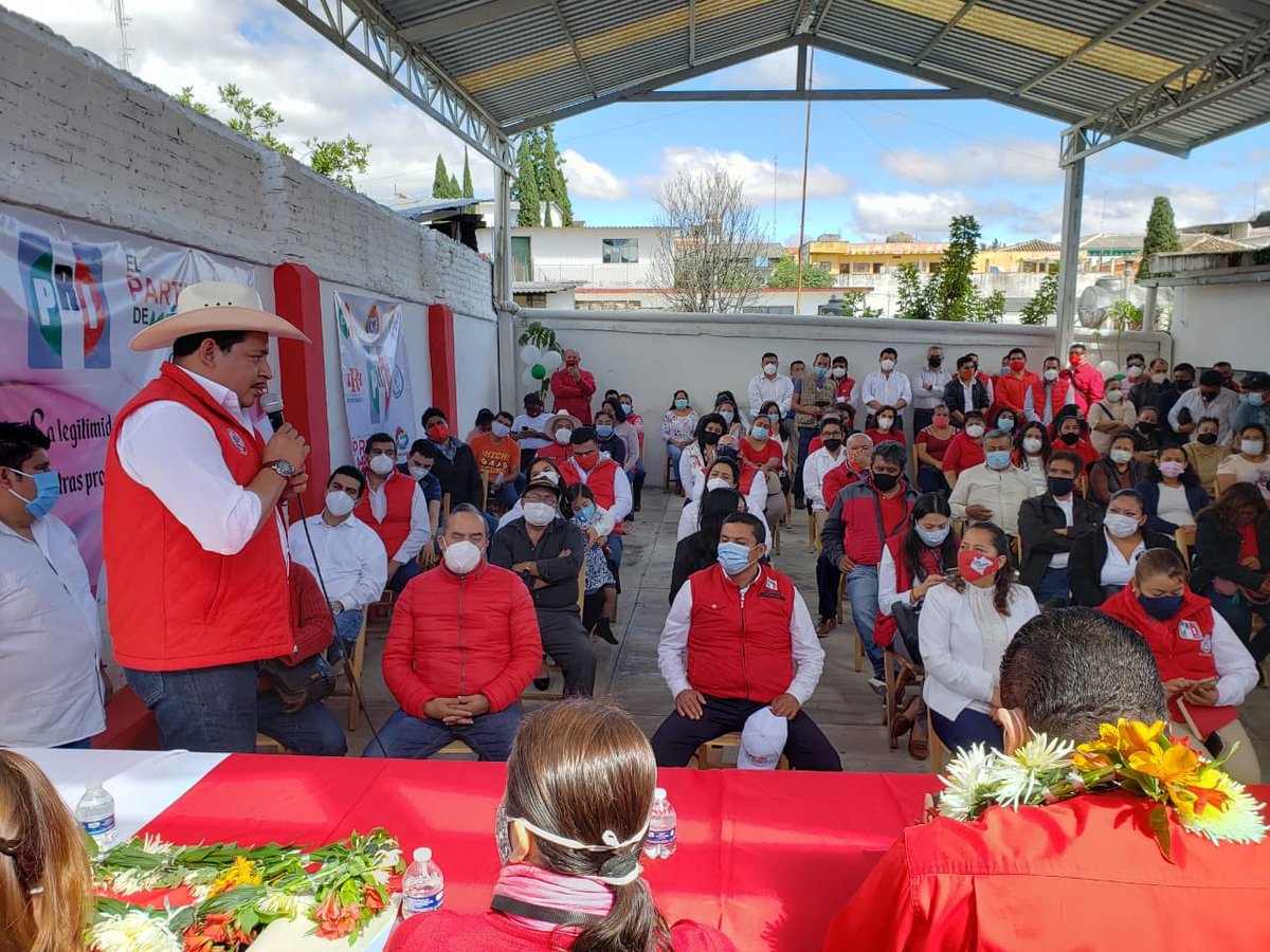 Odilon_RS's tweet photo. El día de hoy en Comitan sostuvimos varias reuniones de trabajo con nuestro presidente @rubenzuarth, @rouse_isabel en donde dejamos claro nuestro apoyo al @PRI_Nacional cómo sector. La @CNC_Chiapas siempre cerca de la gente.
#somosCNC #JuntosPodemos @CNC_CEN https://t.co/9WcHQjNvmm