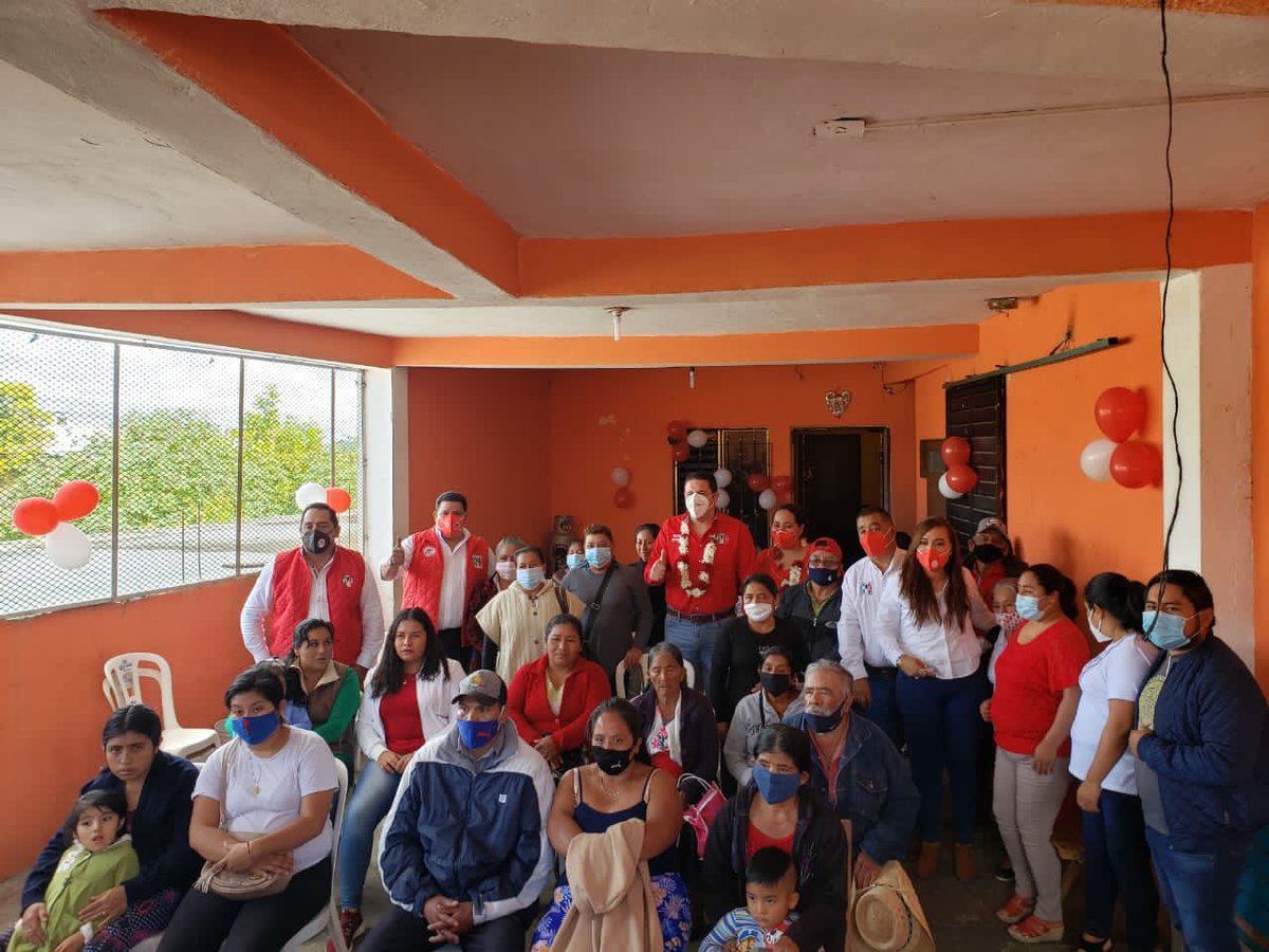Odilon_RS's tweet photo. El día de hoy en Comitan sostuvimos varias reuniones de trabajo con nuestro presidente @rubenzuarth, @rouse_isabel en donde dejamos claro nuestro apoyo al @PRI_Nacional cómo sector. La @CNC_Chiapas siempre cerca de la gente.
#somosCNC #JuntosPodemos @CNC_CEN https://t.co/9WcHQjNvmm
