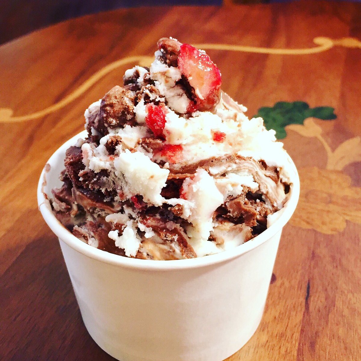 那須のロッシ A Twitter 本日のおすすめは 冬期限定 チョコレートケーキ チョコレートとクリームチーズ いちご 今だけです 那須 ジェラート Nasu Nasu Gelato Gelato ロッシ Rossi Rossi 那須高原 那須ジェラート 那須アイス 那須スイーツ 那須のロッシ A Twitter 本日のおすすめは 冬期限定 チョコレートケーキ チョコレートとクリームチーズ いちご 今だけです 那須 ジェラート Nasu Nasu Gelato Gelato ロッシ Rossi Rossi 那須高原 那須ジェラート 那須アイス 那須スイーツ