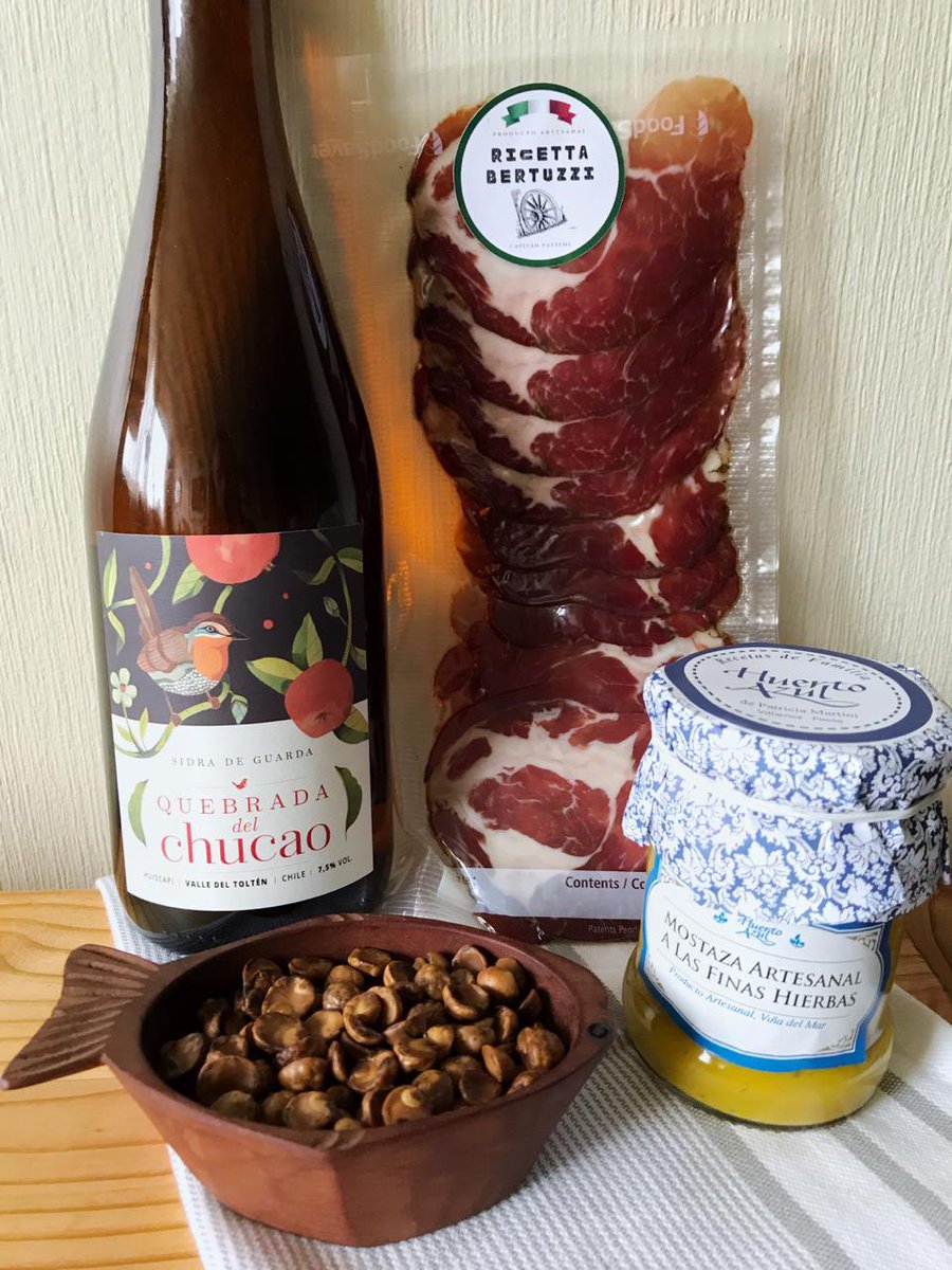 Hola! Los invito a que nos visiten en nuestra página @quebradelchucao de Instagram y vean nuestros tres packs navideños. Regalos diferentes, con sentido y gran sabor. Directo al paladar, al corazón y al apoyo de pequeños productores de antiguas variedades de manzanas