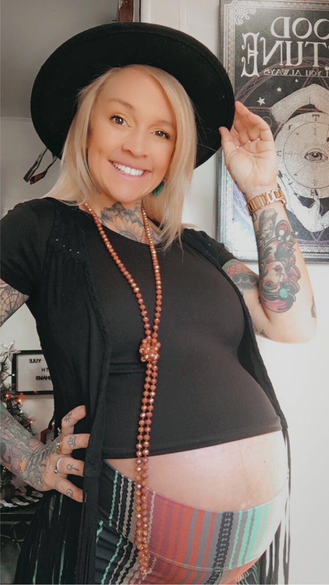 sweepea666's tweet photo. 4 more weeks and we can finally meet! #pregnantbelly #countingdowntheweeks https://t.co/yCVxPfL36S