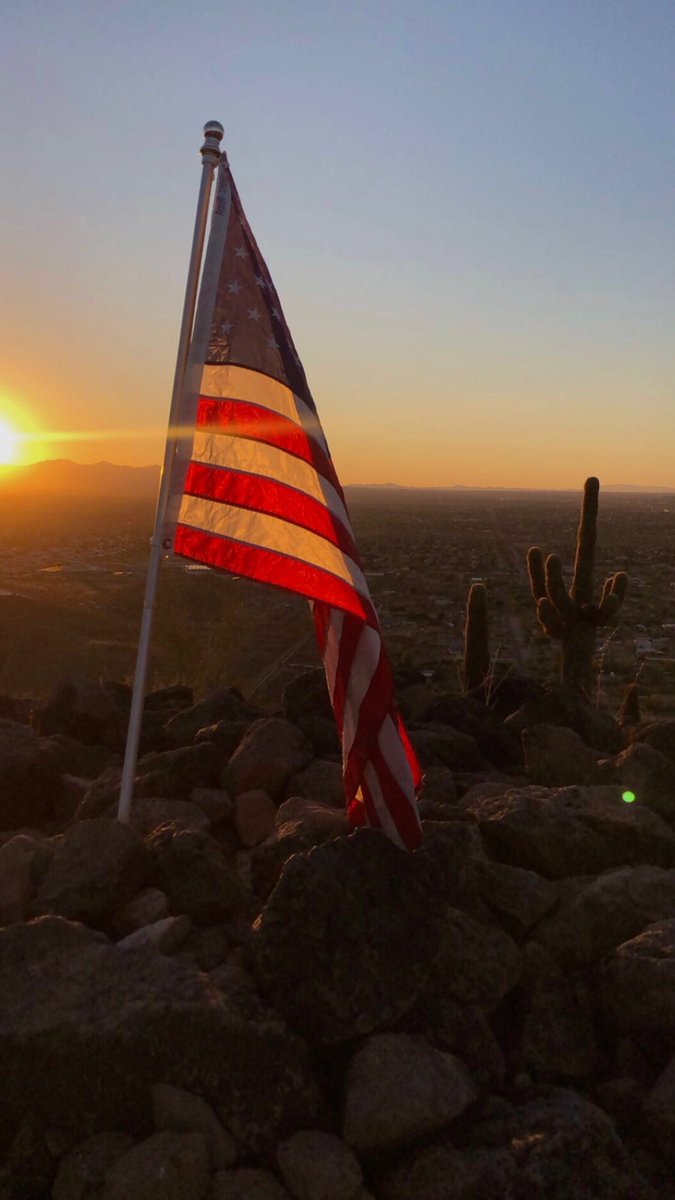 Marce_AZ's tweet photo. 4 trail miles ✅ It’s been so busy at work and I couldn’t be more ready for Thanksgiving and the long weekend plans. ⛰🙌🏼🍁 Is it Thursday yet? Thankful for my AZ trails and sunsets 👌🏼😊 #RunHappy #ReadyForThanksgiving #TuesdayMotivation #AZTrails #Thankful #Sunset #TrailRun #Run https://t.co/KnxVSPLWde