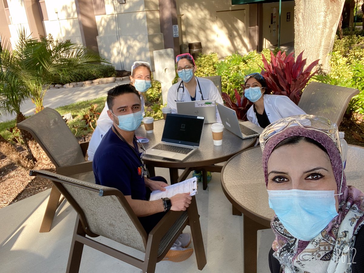 ResidencyBlake's tweet photo. Outside round in the sunshine ☀️, join our outstanding residents 👊🏻👏🏼💪🏾. #Residentautonomy #patientsafety #highvaluecare #teamwork #IMProud https://t.co/MPdaHsBX4F