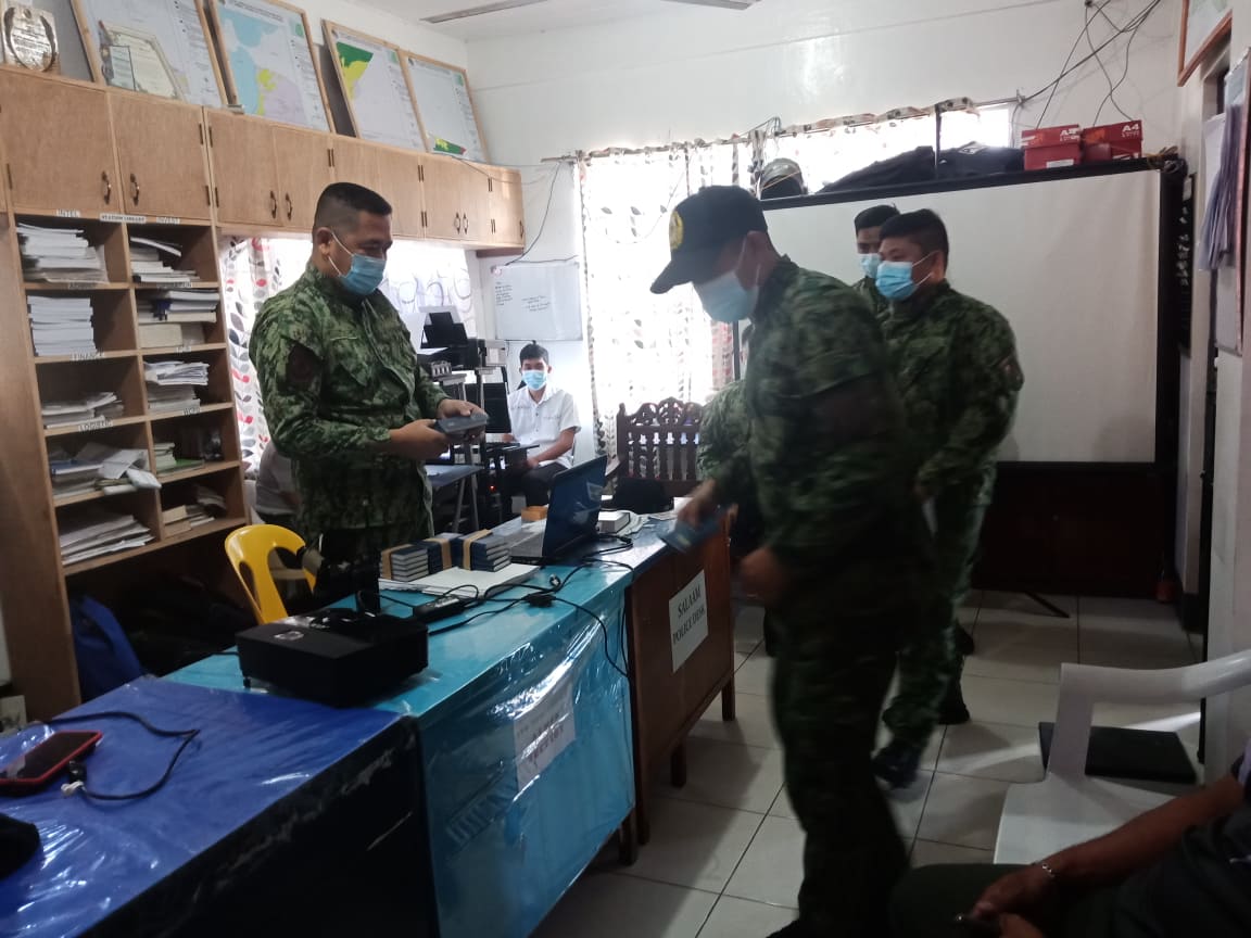 MpsmuOne's tweet photo. November 25, 2020 - This time around, the  Chief of Police led the distribution of the Holy Bible, sponsored by the Gideon's Philippines, to our police front liners. 
@Ppsmuisur @PNP_CPSM @RPSMU
#PNPPATROLPlan2030 
#INSTITUTIONALIZED 
#TeamPNP 
#WeServeAndProtect 
#PNPKakampiMo https://t.co/Xn3fi5OmCn