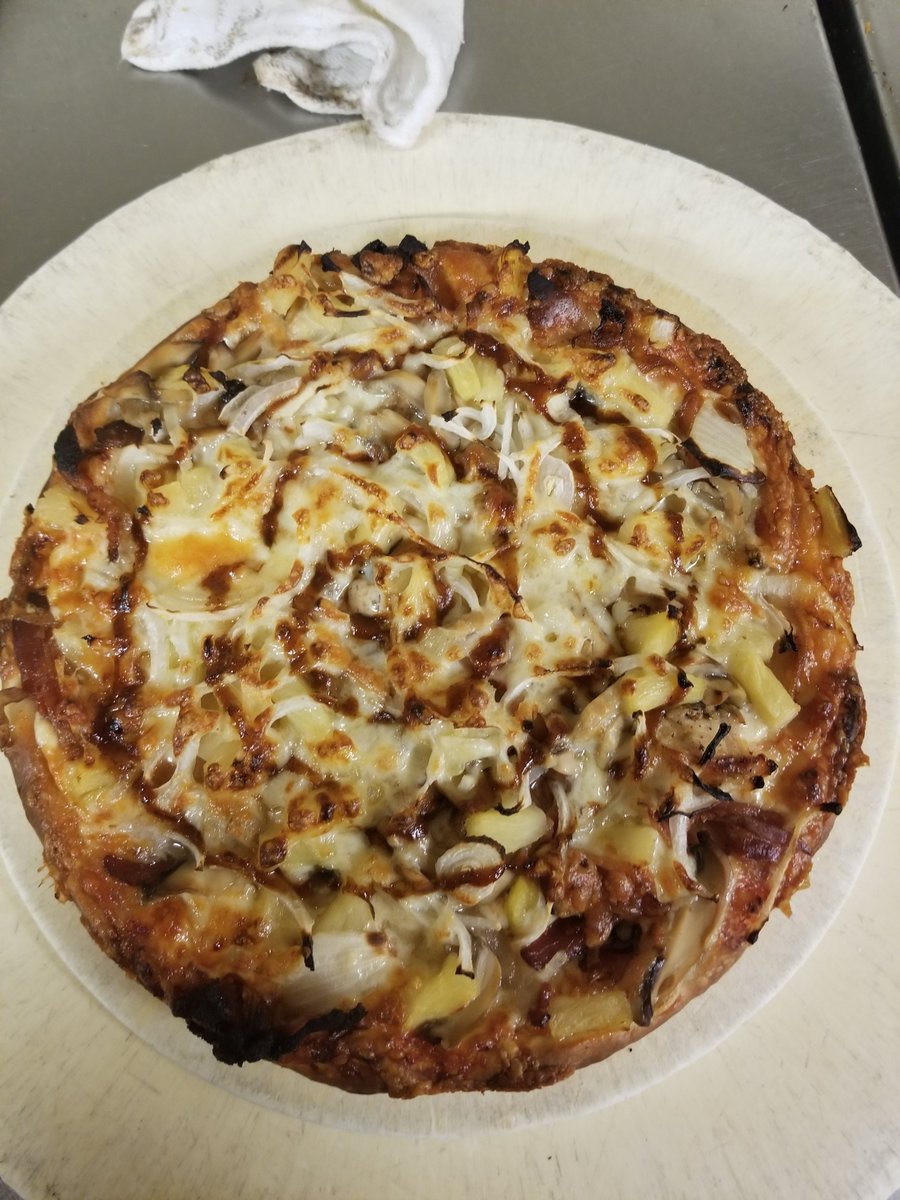 Tonight's pie: bacon, onion, mushroom, and pineapple. With a sprinkle of extra cheese and a light bbq swirl. *chefs kiss* 💋 #deliciousness #appreciate #art #pineapplesbelongonpizza #pizza #supportsmallbuisness