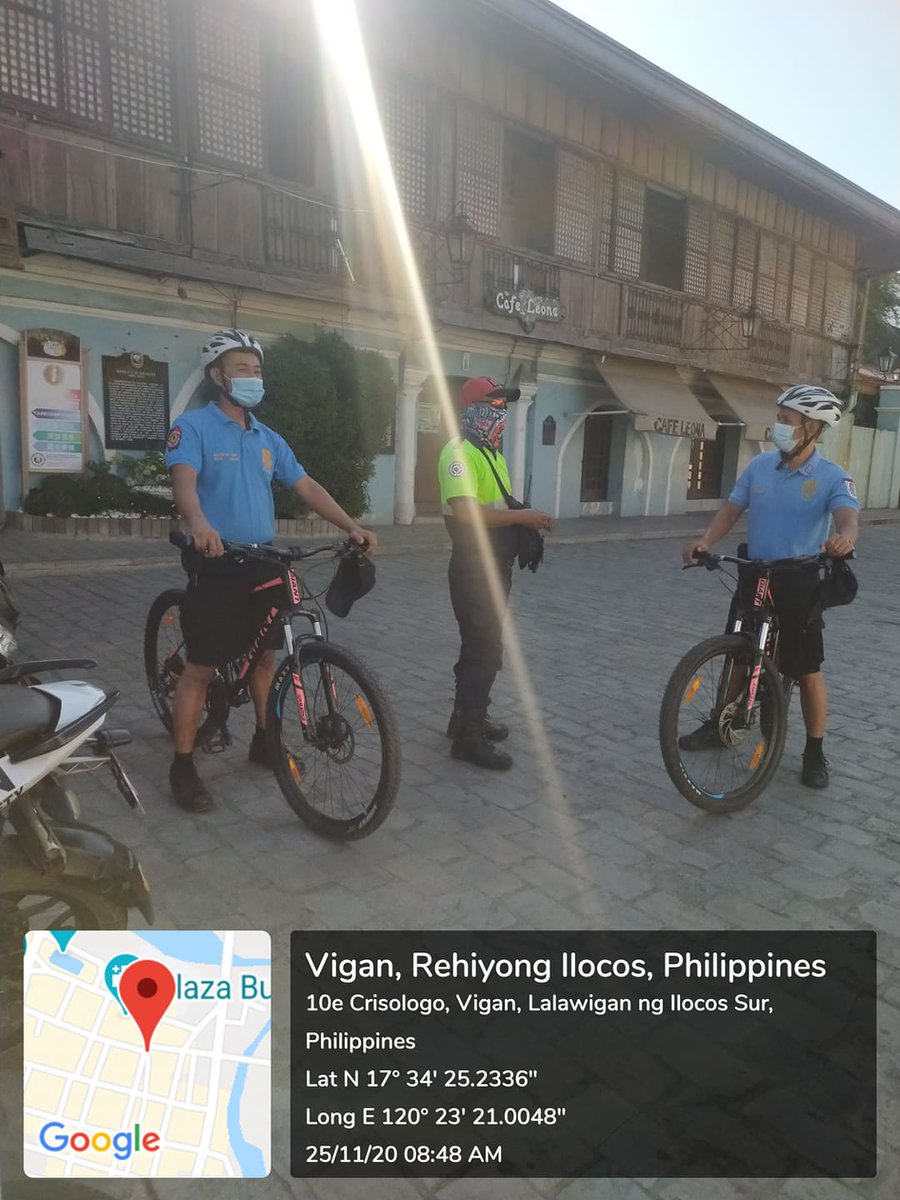 Inline with the Provincial Director's Triple IMPACT Strategy, Tourist Police of Vigan CPS provide police presence along Calle Crisologo and initiated dialogue on local tourist.@pro1officialtw @isurppo @pnpdpcr
