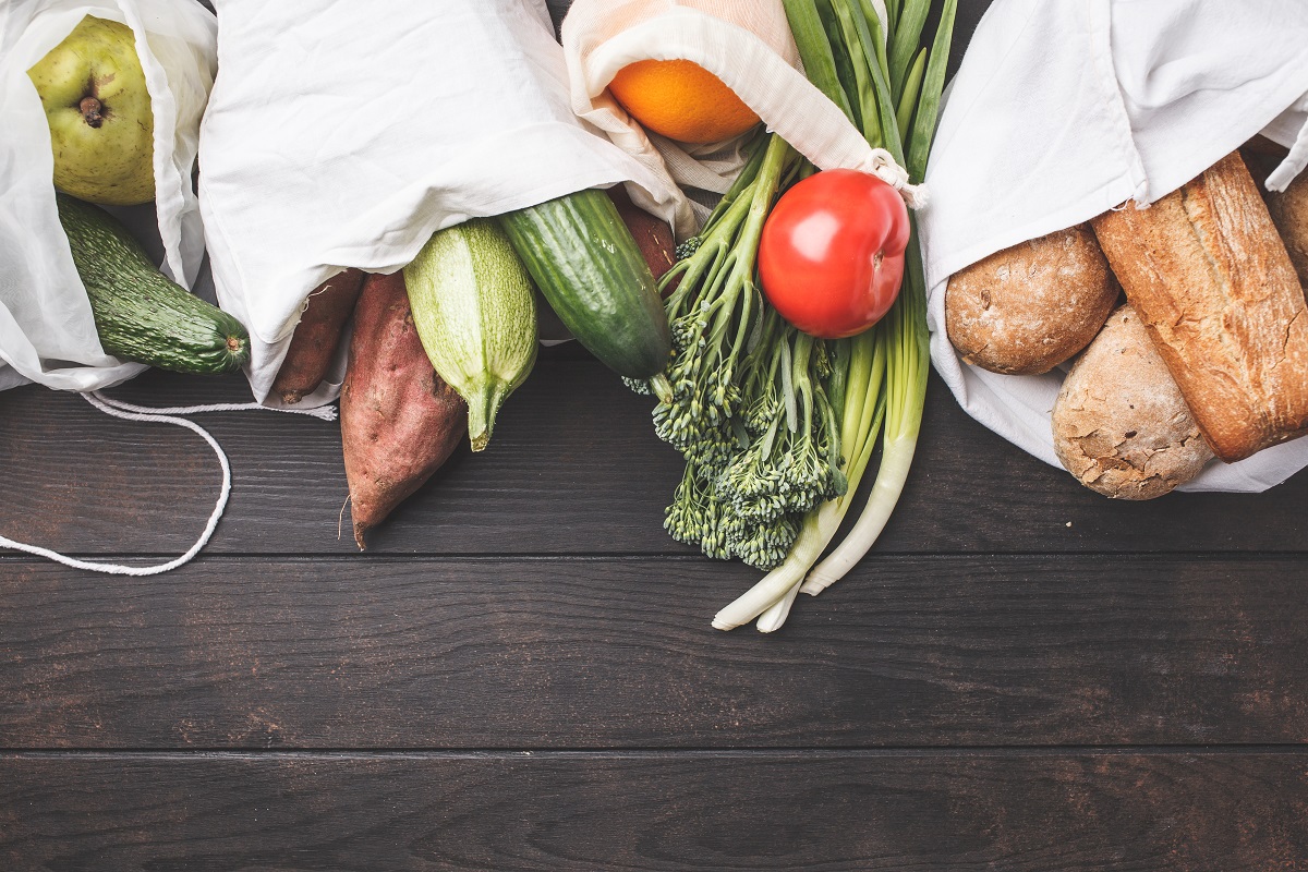 CareDotComCA's tweet photo. One often overlooked way to protect the planet comes through the choices we make in our diet. What exactly is the planetary health diet? And how does it support our and planet earth's health? 🥦🍏🌎

➡️ https://t.co/jvApIw5ABO https://t.co/LERyq4YwxO